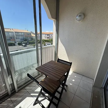 Apartment T2 Mezzanine Pres De La Avec Parking Au Cap D'agde - Fr-1-749-99 Agde