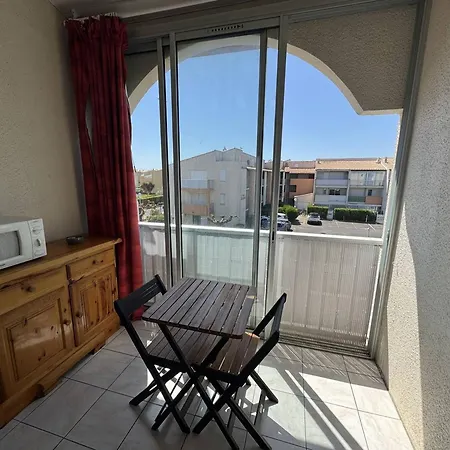 Apartment T2 Mezzanine Pres De La Avec Parking Au Cap D'agde - Fr-1-749-99