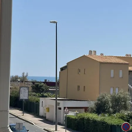 Apartment T2 Mezzanine Pres De La Avec Parking Au Cap D'agde - Fr-1-749-99 Agde